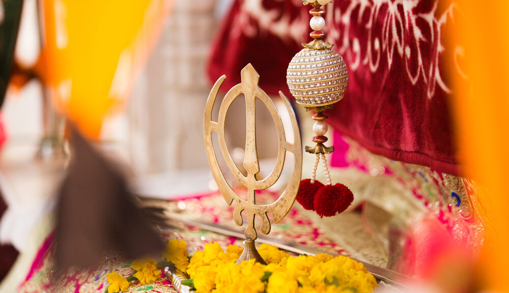 An altar with the symbol of Sikhism.