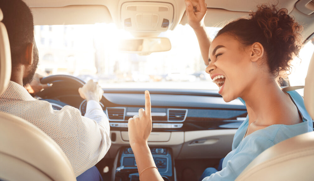 A woman sings some secular hymns in the car.